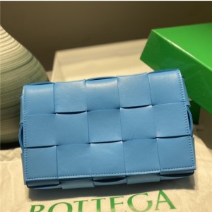 보테가베네타 카세트백 ,23cm,블루